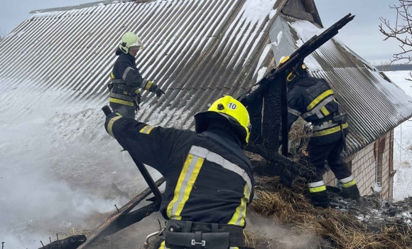 На Вінниччині горіли будинки, господарські споруди та вантажівка