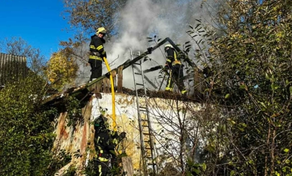 На Вінниччині горіли господарські будівлі й гаражі