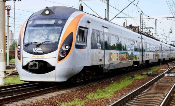 На Вінниччині «Інтерсіті+» зіткнувся з приватним тепловозом понад 500 пасажирів чекають допомоги