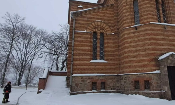 На Вінниччині ліквідували пожежу в 126-річній церкві