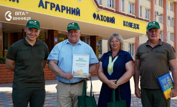 На Вінниччині лісівники завчасно готують коледж до опалювального сезону На Вінниччині лісівники завчасно готують коледж до опалювального сезону