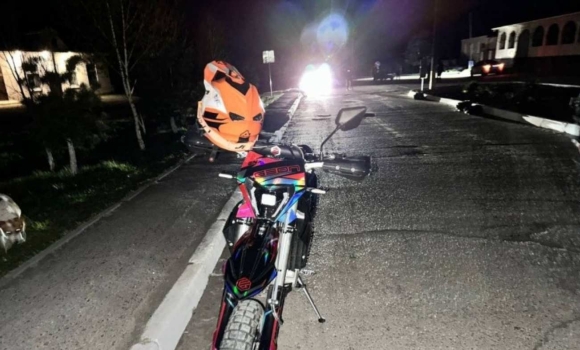 На Вінниччині 8-річний велосипедист опинився в лікарні після зустрічі з юним байкером