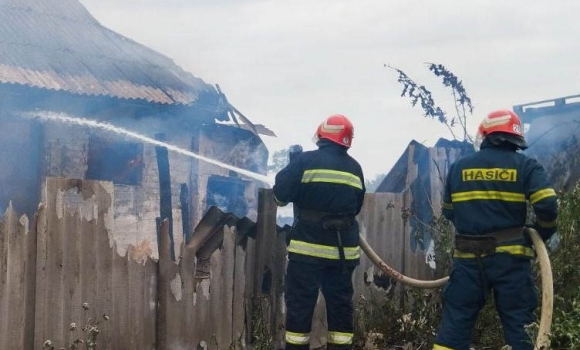 На Вінниччині невідомі підпалили стерню, а спалили господарчу будівлю