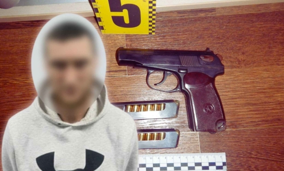На Вінниччині п'яничка з пістолетом поцілив у шию дружині