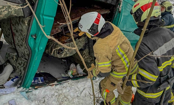 На Вінниччині перекинувся мікроавтобус з пасажирами, один із них загинув