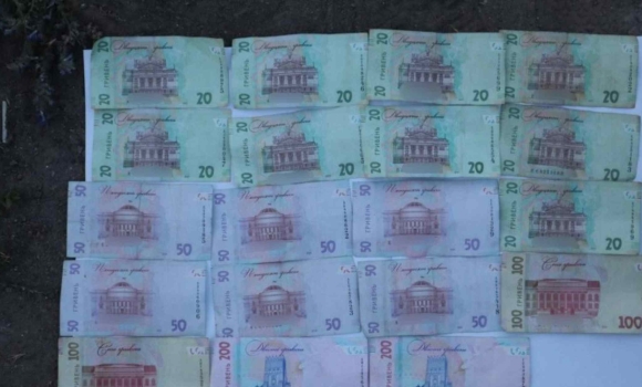 На Вінниччині під час застілля чоловік побив та пограбував жінку