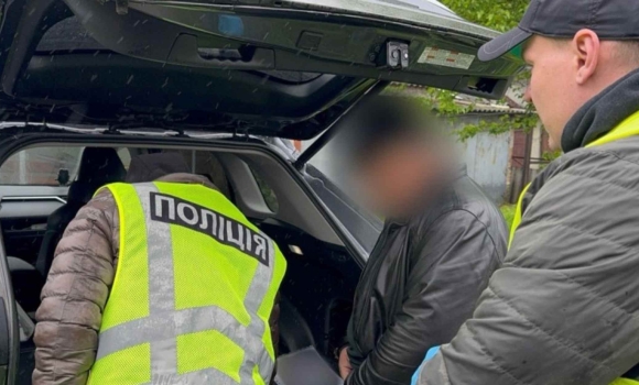 На Вінниччині поліція затримала лікарів, які за гроші надавали групу інвалідності