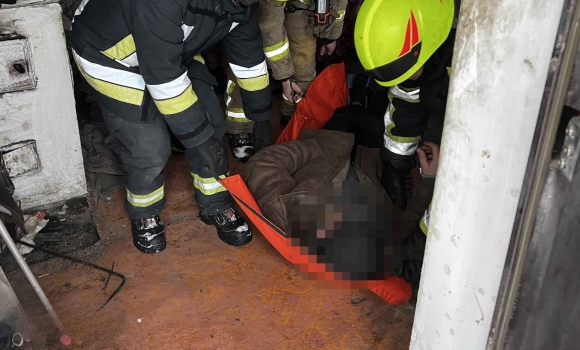 На Вінниччині понад кілометр несли до медиків чоловіка з переламаною кінцівкою