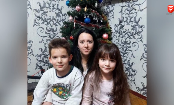 На Вінниччині попрощались з родиною, які загинули внаслідок ракетного обстрілу Києва, 8 липня