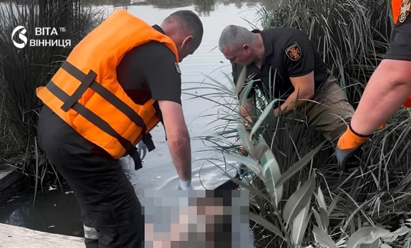 На Вінниччині потонув 69-річний чоловік рятувальники дістали тіло з водойми На Вінниччині потонув 69-річний чоловік рятувальники дістали тіло з водойми