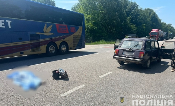 На Вінниччині протягом вихідних у двох ДТП загинули водій та пішохід
