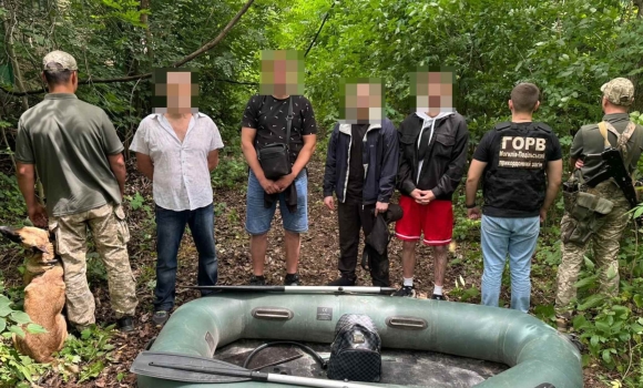 На Вінниччині прикордонники затримали порушників кордону на гумовому човні