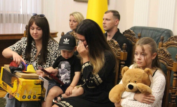 На Вінниччині родинам загиблих захисників вручили посмертні державні нагороди
