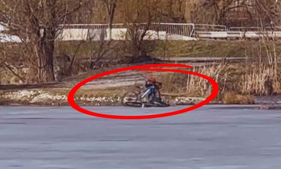 На Вінниччині серед білого дня діти з велосипедами проломились під лід
