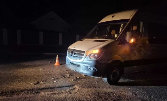 На Вінниччині скутер зіткнувся із вантажівкою – водія двоколісного госпіталізували 