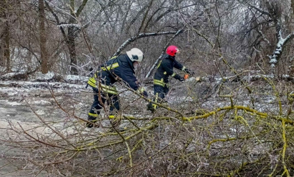 На Вінниччині у снігових заметах застрягли п'ять авто “швидкої допомоги”