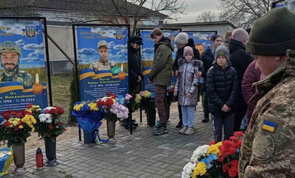 На Вінниччині відкрили Алею Слави на честь ще восьми загиблих воїнів-земляків На Вінниччині відкрили Алею Слави на честь ще восьми загиблих воїнів-земляків