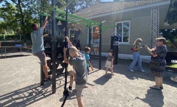 На Вінниччині відкрили дитячий майданчик, присвячений пам’яті загиблого земляка