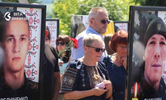 На Вінниччині відкрили ще одну Алею Слави — вшанували пам'ять 84 захисників Вороновицької громади На Вінниччині відкрили ще одну Алею Слави — вшанували пам'ять 84 захисників Вороновицької громади