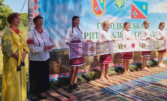 На Вінниччині влаштували благодійний фестиваль рушника-оберега