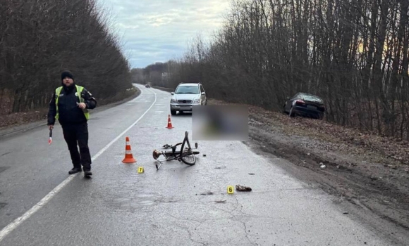 На Вінниччині водій автомобіля Ford на смерть збив велосипедиста