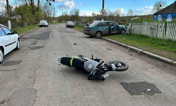 На Вінниччині водій, якого раніше вже судили за нетверезу їзду, збив підлітка на мотоциклі