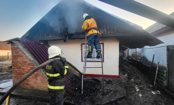 На Вінниччині вогонь нищив господарчі будівлі та житлові будинки