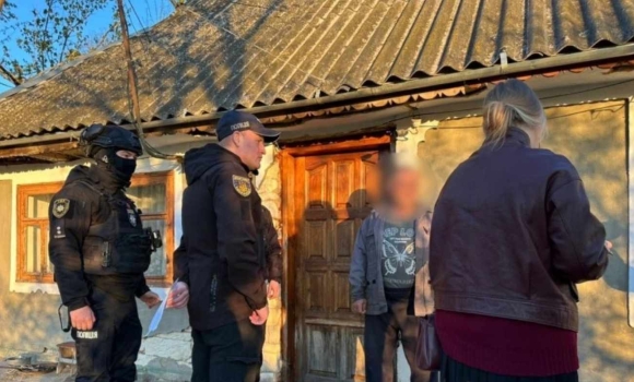 На Вінниччині викрили серійного розповсюджувача дитячого порно підозрюваного взяли під варту