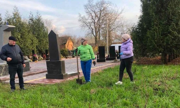 На Вінниччині висадили калинову алею у пам'ять про полеглих воїнів