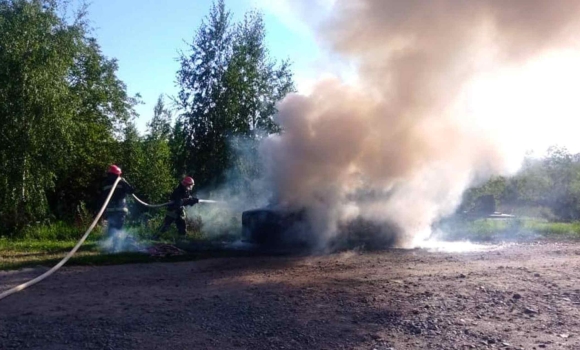 На Вінниччині загорівся легковий автомобіль