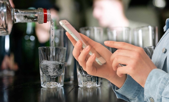 На Вінниччині затримали дівчину, яка вкрала 24 тис. грн з чужого рахунку На Вінниччині затримали дівчину, яка вкрала 24 тис. грн з чужого рахунку