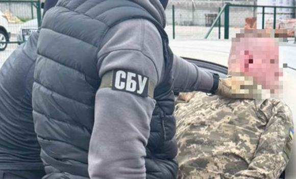 На Вінниччині затримали прикордонника, який сприяв незаконному переправленню чоловіків за кордон