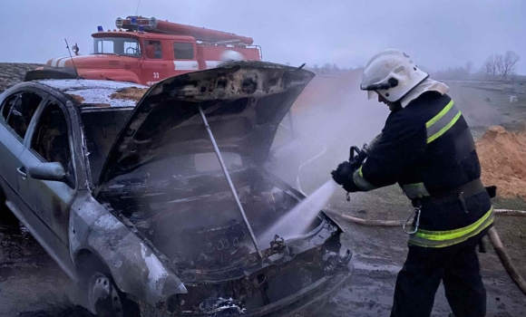 На Вінниччині згоріло авто, будинки та гаражі