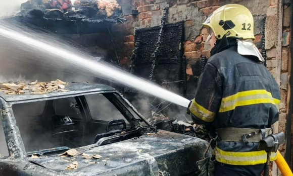 На Вінниччині згорів гараж і господарська споруда