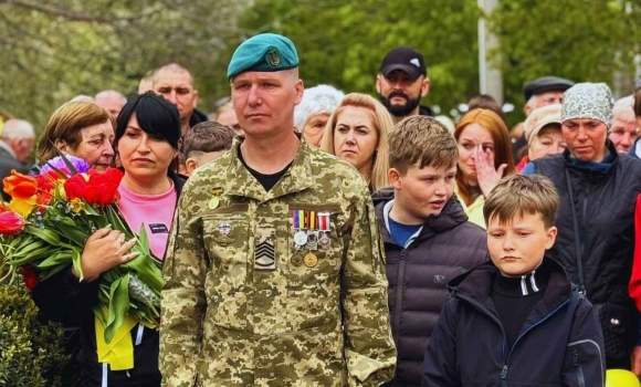 На Вінниччині зі сльозами та обіймами зустріли захисника, який повернувся з 4-річного полону
