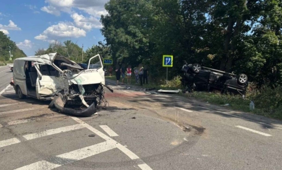 На Вінниччині зіткнулись два автомобілі Volkswagen - один із водіїв загинув