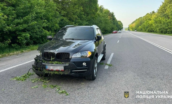 На Вінниччині зіткнулися автомобіль BMW та Chevrolet – одного з водіїв госпіталізували