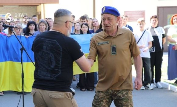 На Вінниччині зустріли звільненого з полону нацгвардійця Петра Кривенького