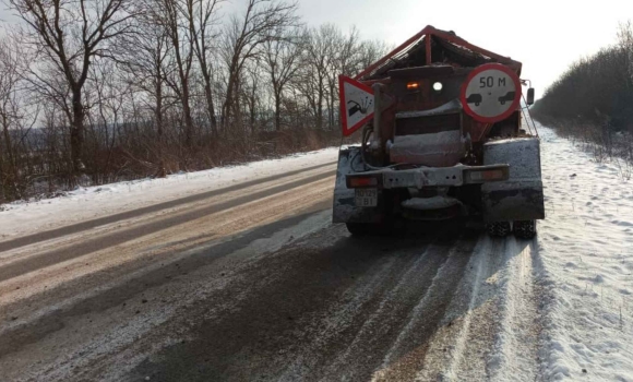 На вінницькі автошляхи протягом тижня висипали 4 тис. тонн солі