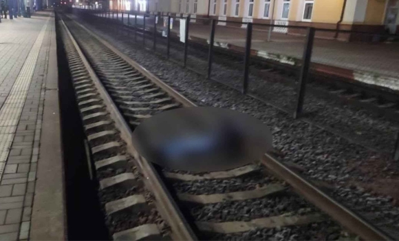 На вінницькому вокзалі студентка загинула під колесами пасажирського потягу