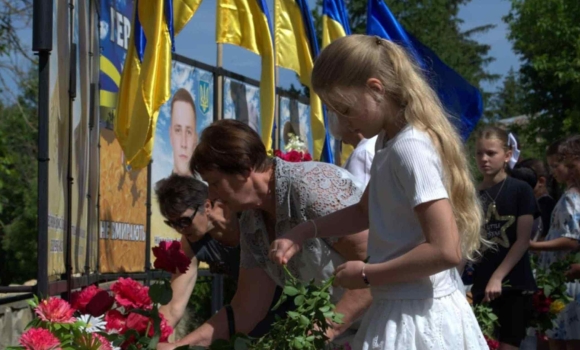 На Ямпільщині відкрили меморіальний стенд на честь загиблого Героя