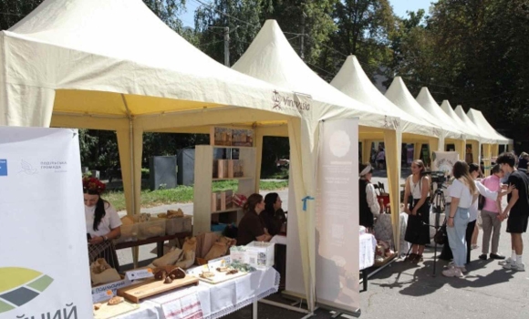 На ярмарку крафтових виробів у Вінниці презентували дві нові поштові марки