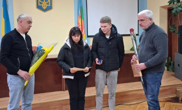 Нагороди родинам полеглих захисників вручили у Теплицькій громаді Нагороди родинам полеглих захисників вручили у Теплицькій громаді