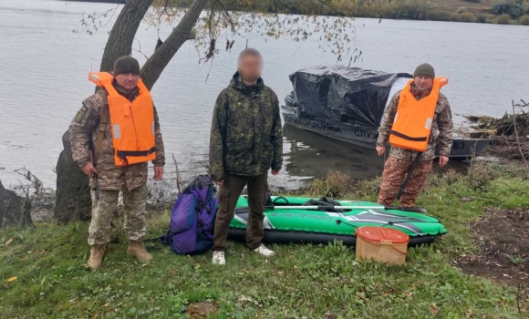 Намагався переплисти Дністер на гумовому каяку – на Вінниччині затримали 37-річного чоловіка