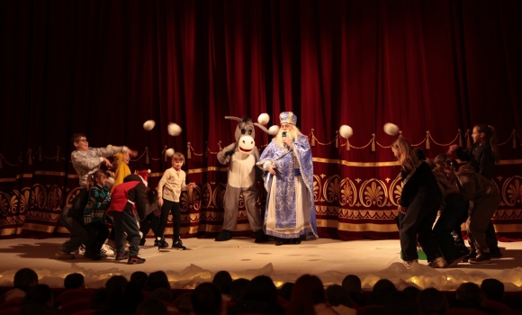 Напередодні новорічних свят для юних вінничан організували свято Напередодні новорічних свят для юних вінничан організували свято