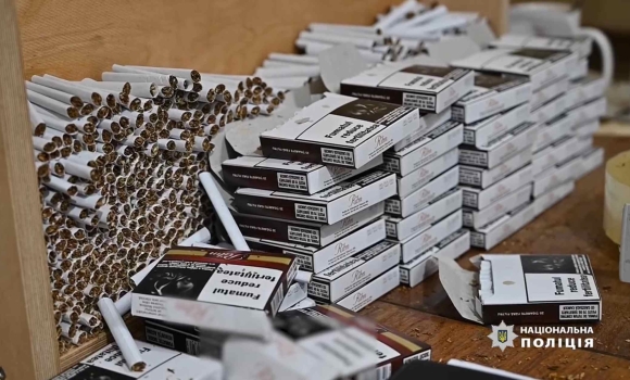 Нацполіція ліквідувала підпільну тютюнову фабрику з щомісячним прибутком в 30 мільйонів