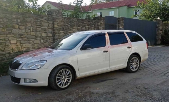 Наїхав на громадського діяча: водія автомобіля Skoda підозрюють у замаху на вбивство 