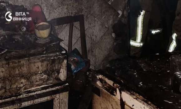 Недопалок і захаращена квартира у Вінниці спалахнула пожежа Недопалок і захаращена квартира у Вінниці спалахнула пожежа