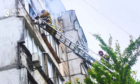 Недопалок ледь не спопелив квартиру у Вінниці сусіди врятували дім від масштабної пожежі