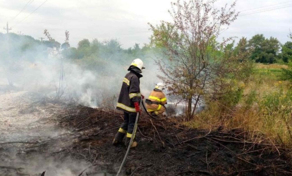 Необережне поводження людей з вогнем - рятувальники 13 разів виїжджали на ліквідацію пожеж